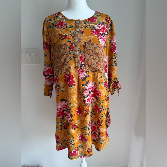 fig and flower Tops - Fig & Flower Women's Gold with Red Floral Design Blouse Tunic Sz M Anthropologie